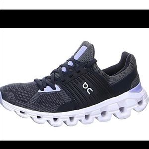 On cloud sneakers size 6.5